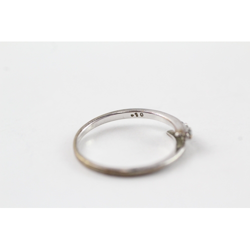 75 - 9ct white gold diamond three stone ring (1.4g) Size M