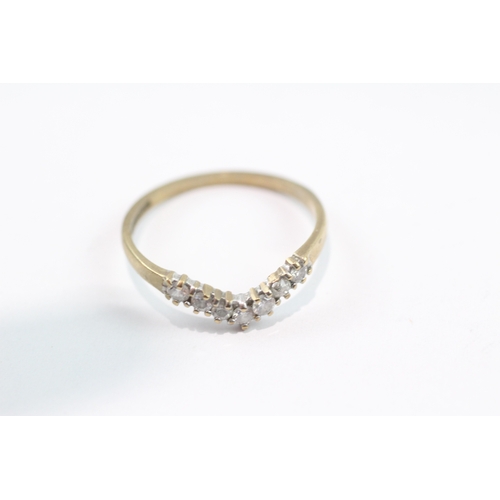 80 - 9ct gold diamond chevron ring (1.3g) Size O
