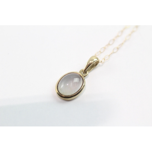 83 - 9ct gold chalcedony pendant necklace (1.3g)