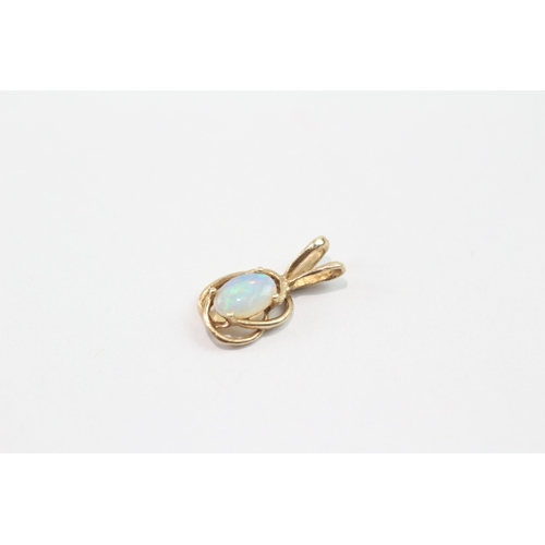 86 - 14ct gold opal pendant (0.5g)