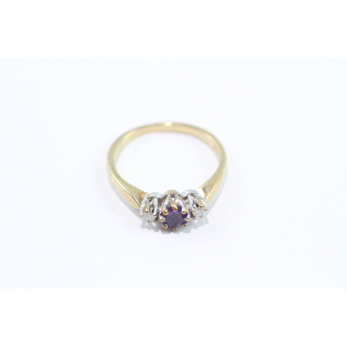 88 - 9ct gold amethyst and diamond trilogy ring (2g) Size M 1/2