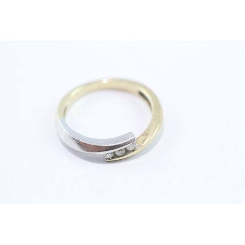 93 - 9ct gold diamond three stone ring (2.7g)