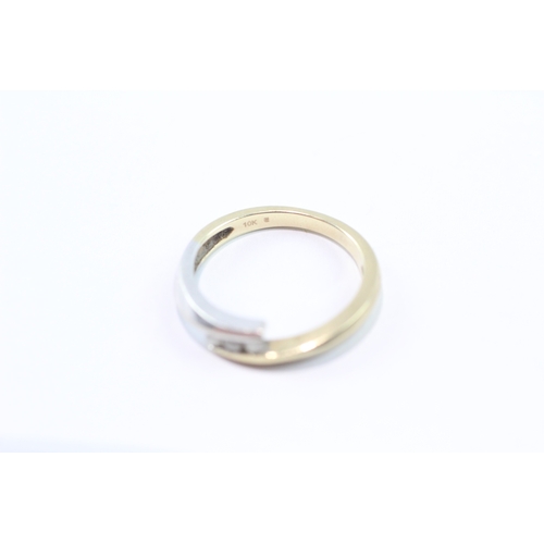 93 - 9ct gold diamond three stone ring (2.7g)