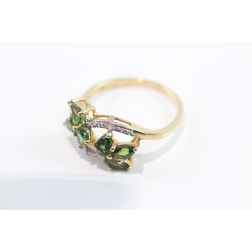 96 - 9ct gold diamond and diopside cluster twist ring (2.6g) Size P