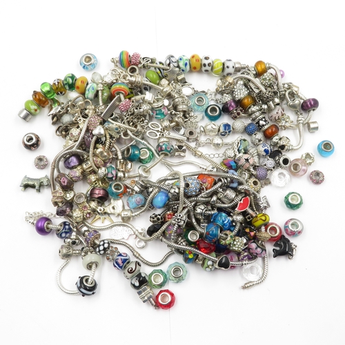 61 - Collection of Costume Jewellery 810g