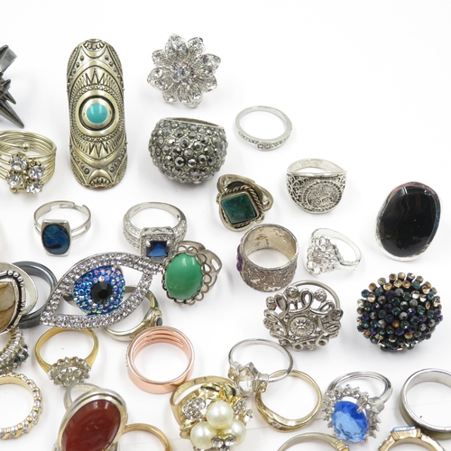 87 - Collection of Fashion Rings 515g