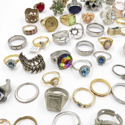 90 - Collection of Costume fashion rings 560g