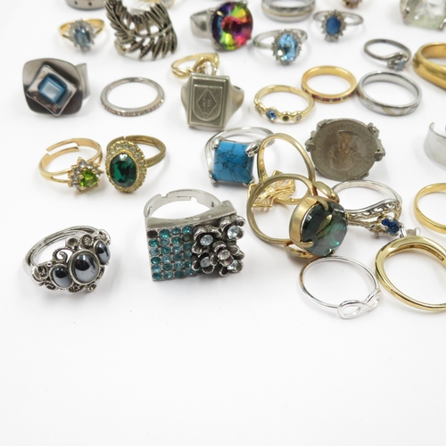 90 - Collection of Costume fashion rings 560g