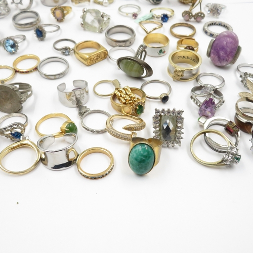 90 - Collection of Costume fashion rings 560g