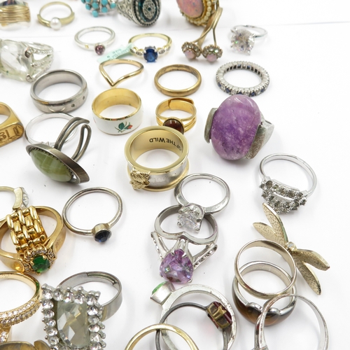 90 - Collection of Costume fashion rings 560g