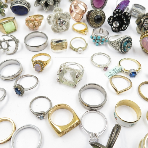90 - Collection of Costume fashion rings 560g