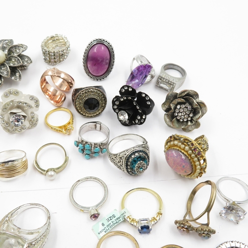 90 - Collection of Costume fashion rings 560g