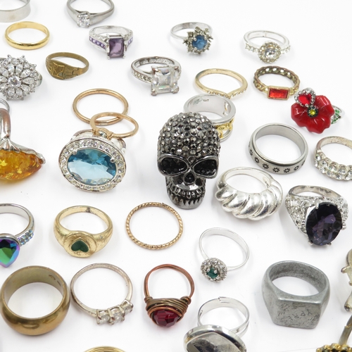 92 - Collection of Fashion rings 523g