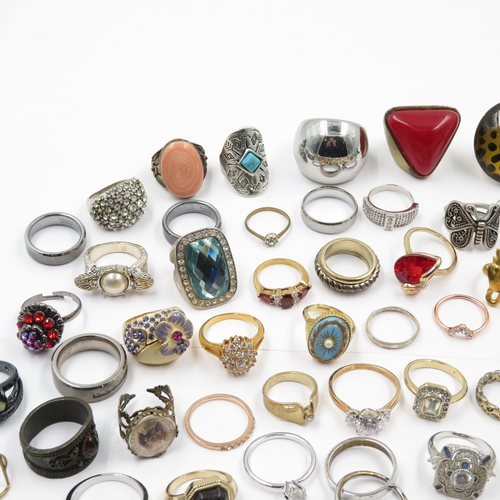 93 - Collection of fashion rings 570g