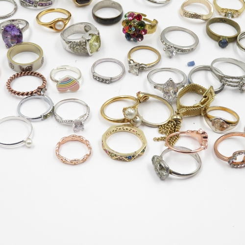 93 - Collection of fashion rings 570g