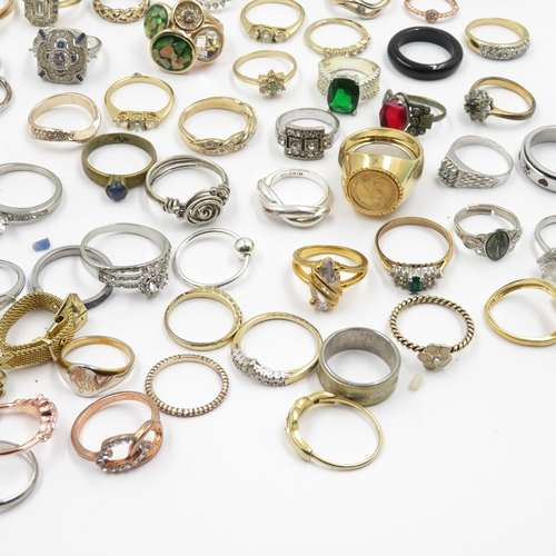 93 - Collection of fashion rings 570g