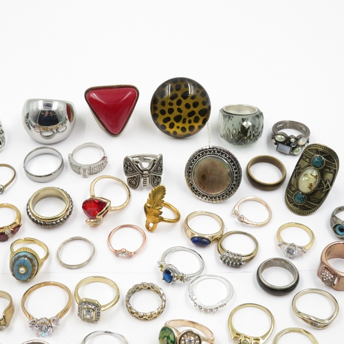 93 - Collection of fashion rings 570g