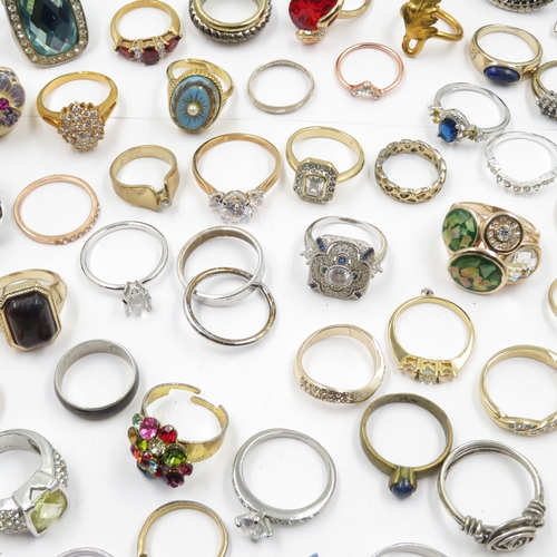 93 - Collection of fashion rings 570g