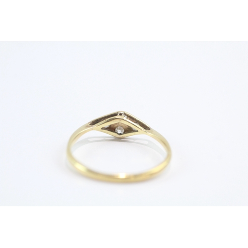13 - 18ct gold diamond ring (1.7g) Size P