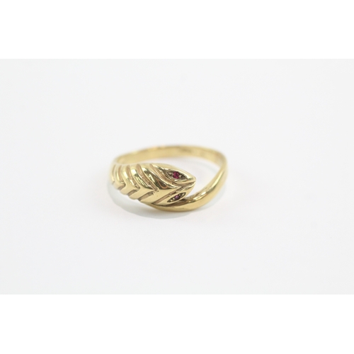 18 - 9ct gold ruby eyes snake ring (3.8g) Size S
