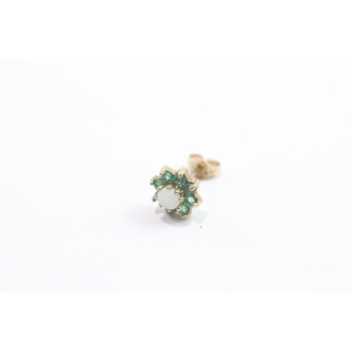 21 - 9ct gold emerald opal cluster ring (1g)