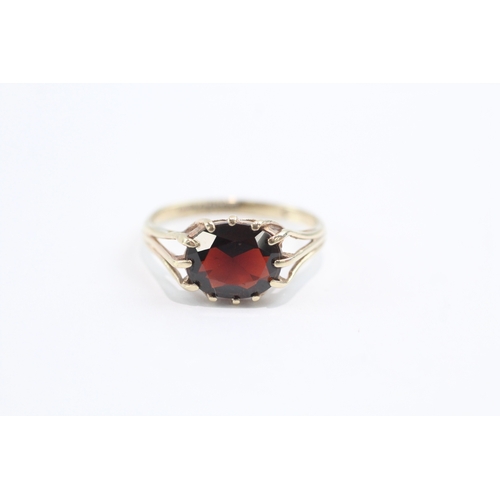 36 - 9ct gold garnet solitaire ring (2.1g) Size O 1/2