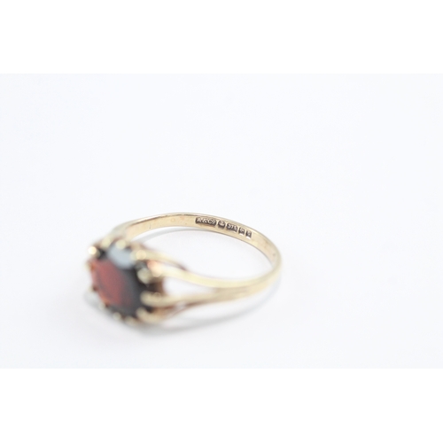 36 - 9ct gold garnet solitaire ring (2.1g) Size O 1/2