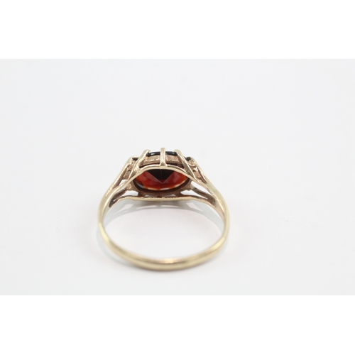 36 - 9ct gold garnet solitaire ring (2.1g) Size O 1/2