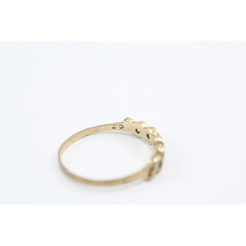 37 - 9ct gold white gemstone ring (1.1g) Size O 1/2