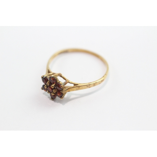 43 - 9ct gold garnet cluster ring (1.2g) Size N