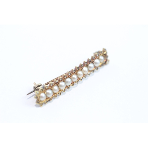 7 - 15ct gold antique seed pearl & diamond brooch (4.1g) Size M