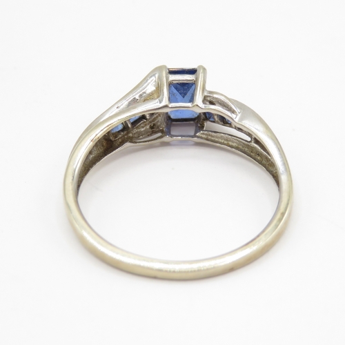 20 - 10ct white gold sapphire and white gemstone ring (1.9g) Size N