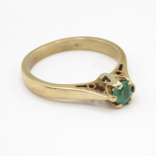 23 - 9ct gold emerald solitaire ring (2.7g) Size N