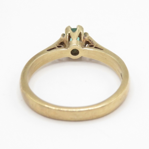23 - 9ct gold emerald solitaire ring (2.7g) Size N