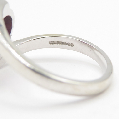 30 - 9ct white gold synthetic colour changing sapphire statement ring (5.3g) Size L 1/2