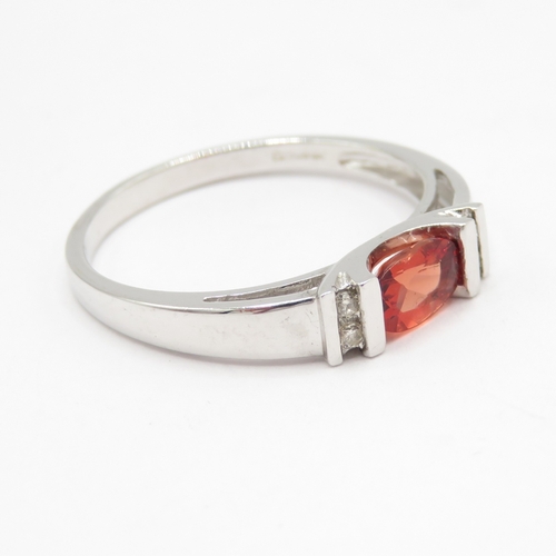 32 - 9ct white gold diamond and garnet ring (2g) Size N 1/2