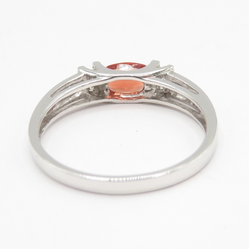 32 - 9ct white gold diamond and garnet ring (2g) Size N 1/2