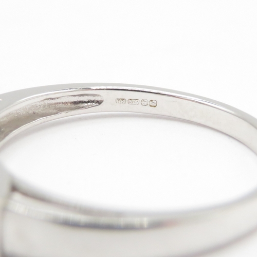 32 - 9ct white gold diamond and garnet ring (2g) Size N 1/2