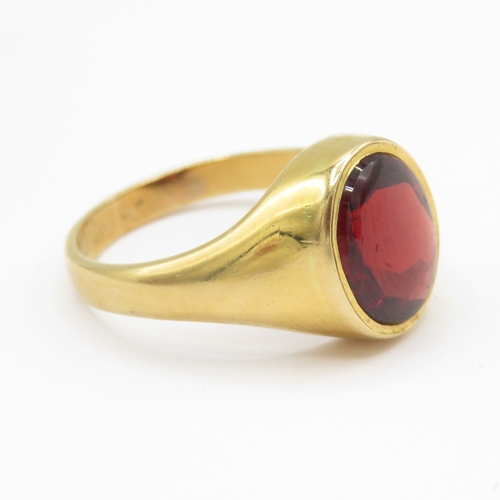 4 - 18ct gold cabochon garnet ring (6g) Size M