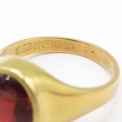 4 - 18ct gold cabochon garnet ring (6g) Size M
