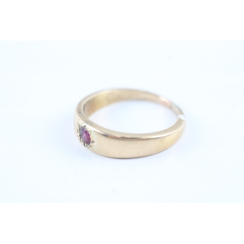 9ct gold star set ruby ring (4.1g) Size N