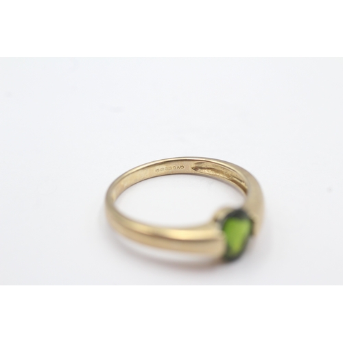 39 - 9ct gold diospore dress ring (2.1g) Size L