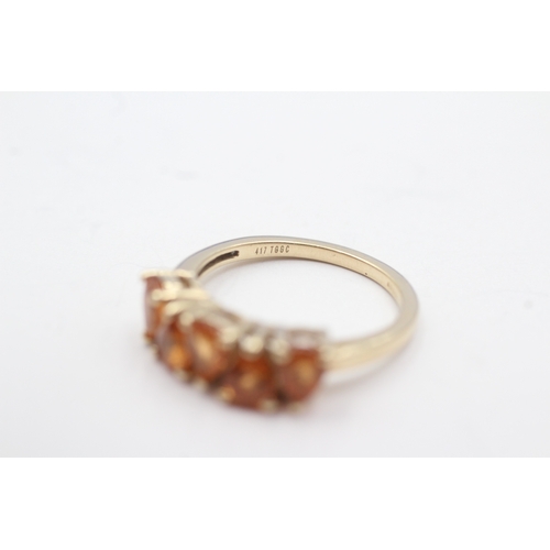 41 - 9ct gold spessartine garnet dress ring (2.7g) Size K