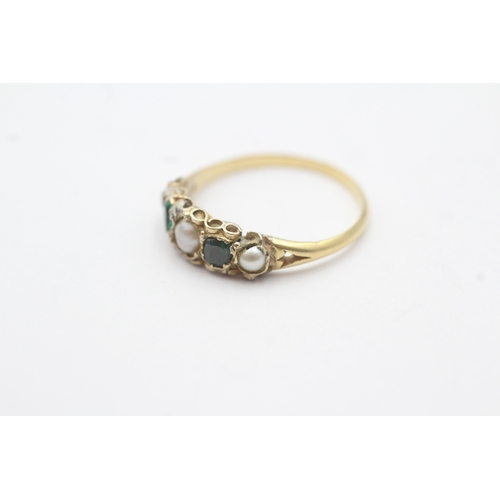 56 - 18ct band and low ct top ring with emeralds and cultured pearls (1.5g) Size M