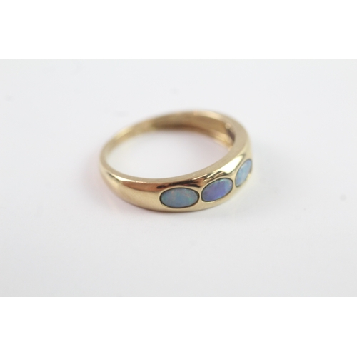 4 - 9ct gold flush set opal ring (2.2g) Size P - as found