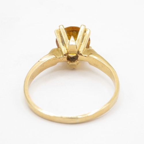 13 - 18ct gold yellow sapphire solitaire ring (4g)
