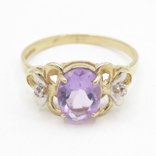 131 - 9ct gold amethyst and white gemstone cluster ring (2g) size M 1/2