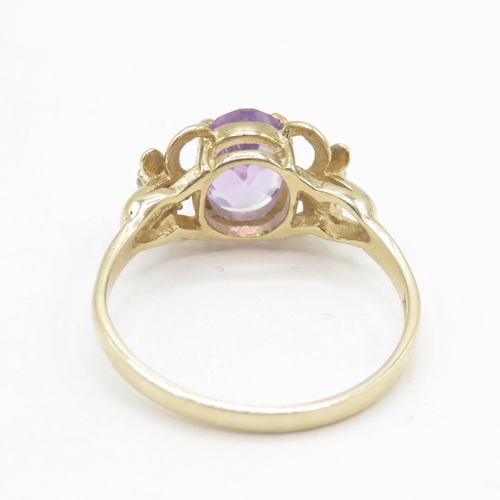 131 - 9ct gold amethyst and white gemstone cluster ring (2g) size M 1/2