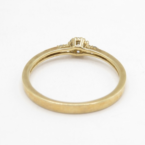 143 - 9ct gold diamond and tanzanite ring (2.2g) size T 1/2