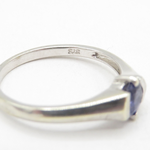 149 - 9ct white gold purple gemstone ring (2g) size N